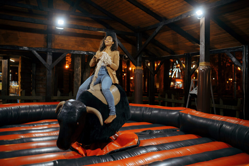 Frau am bull riding